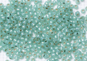 Бисер Япония круглый 11/0 10 г PF2119 молочный темный перидот, серебряная линия внутри